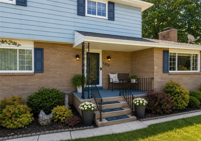 Photo 3 of Single family home for sale at 1212 Mountain View Dr, Greensburg, PA 15601 | MLS# 1758200 | Listing updated on 2026-08-29