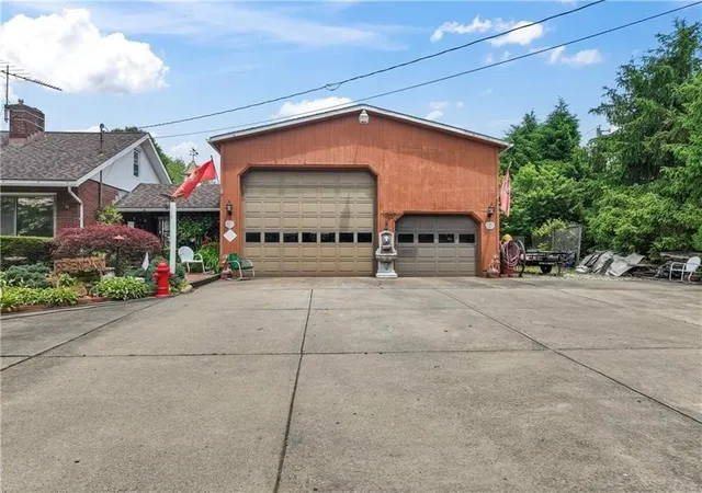 Photo 3 of Single family home for sale at 2102 Darlington Rd, Beaver Falls, PA 15010 | MLS# 1758328 | Listing updated on 2026-08-21