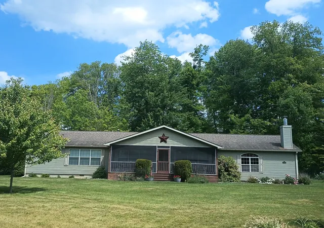 Photo 2 of Sale Pending at 2082 Quincy Ln, Linesville, PA 16424 | MLS# 1758668 | Listing updated on 2026-08-22