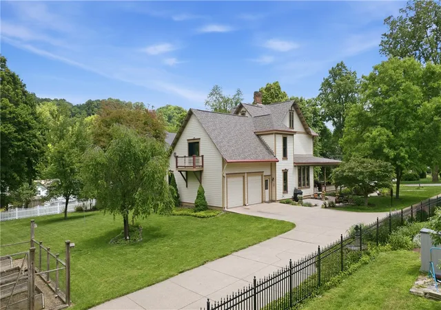 Photo 2 of Sale Pending at 1001 Glenshaw Ave, Glenshaw, PA 15116 | MLS# 1758635 | Listing updated on 2026-10-06