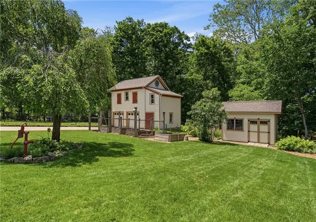 Photo 3 of Sale Pending at 1001 Glenshaw Ave, Glenshaw, PA 15116 | MLS# 1758635 | Listing updated on 2026-10-06