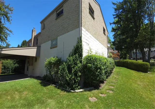 Photo 35 of Single family home for sale at 1094 Greenwood Dr, South Park, PA 15236 | MLS# 1758617 | Listing updated on 2026-08-28