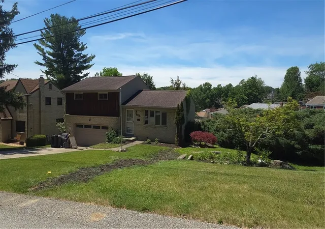 Photo 3 of Single family home for sale at 1094 Greenwood Dr, South Park, PA 15236 | MLS# 1758617 | Listing updated on 2026-08-28