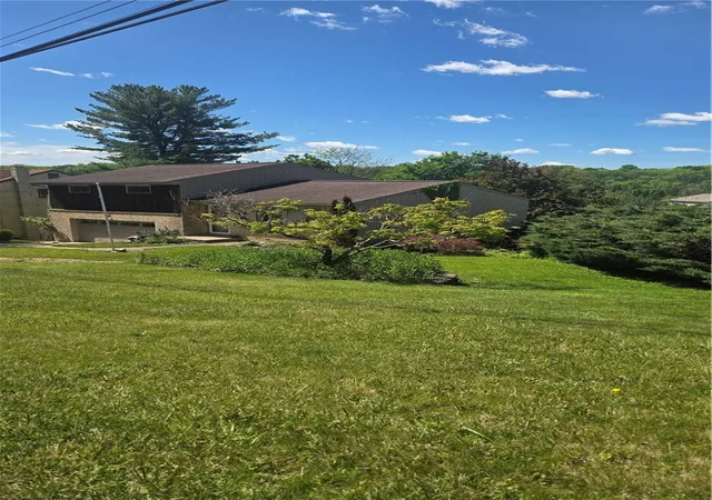 Photo 4 of Single family home for sale at 1094 Greenwood Dr, South Park, PA 15236 | MLS# 1758617 | Listing updated on 2026-08-28
