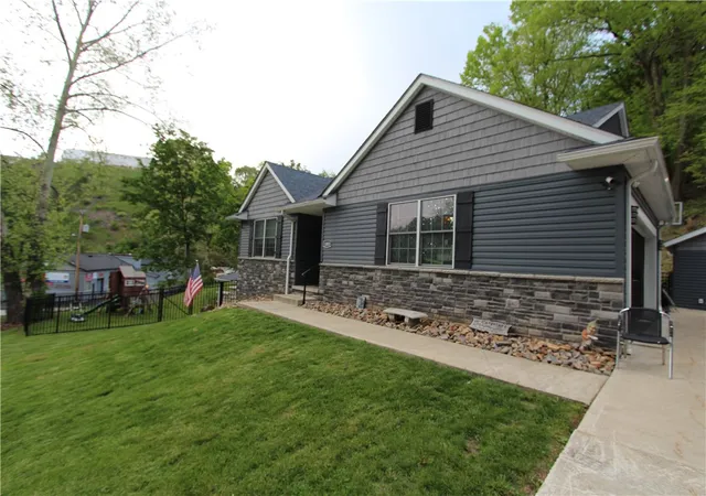 Photo 2 of Single family home for sale at 1003 Laurel Hl Dr, Homestead, PA 15120 | MLS# 1759012 | Listing updated on 2026-08-20