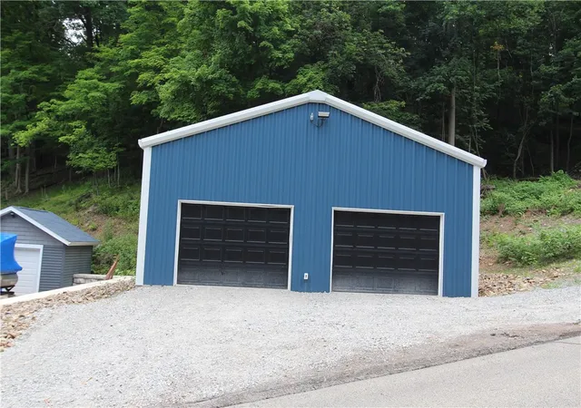 Photo 4 of Single family home for sale at 1003 Laurel Hl Dr, Homestead, PA 15120 | MLS# 1759012 | Listing updated on 2026-08-20