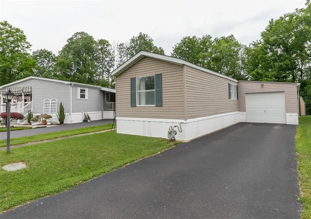 Photo 2 of Manufactured home for sale at 35 Circle Dr, Finleyville, PA 15332 | MLS# 1759122 | Listing updated on 2026-08-30