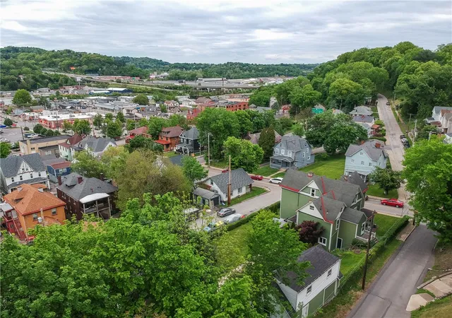 Listing Photo 2 - Condo for sale in building located at 517 Ridge Ave, Carnegie, PA 15106 - Unit #