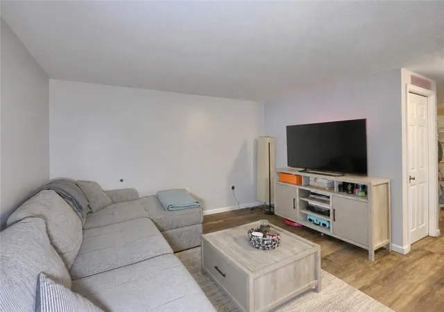 Photo 4 of House for sale at 517 Ridge Ave, Carnegie, PA 15106 | MLS# 1754448 | Listing updated on 2026-08-24