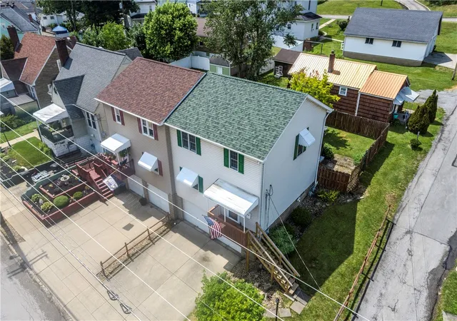 Photo 3 of Townhouse for sale at 610 Eau Claire St, City Of But Ne, PA 16001 | MLS# 1759262 | Listing updated on 2026-09-29