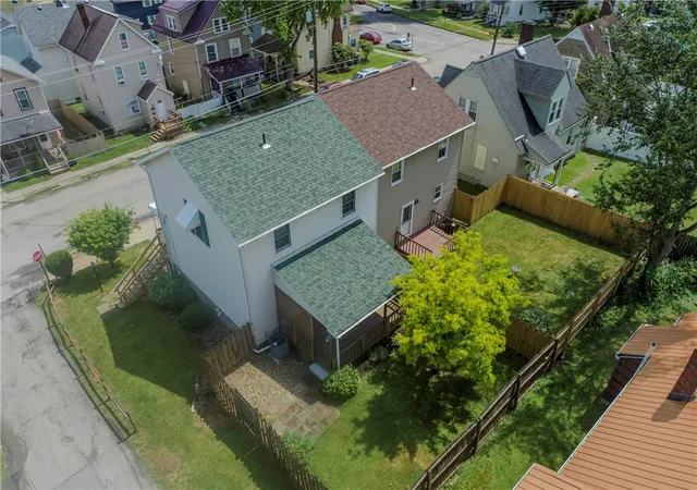 Photo 4 of Townhouse for sale at 610 Eau Claire St, City Of But Ne, PA 16001 | MLS# 1759262 | Listing updated on 2026-09-29