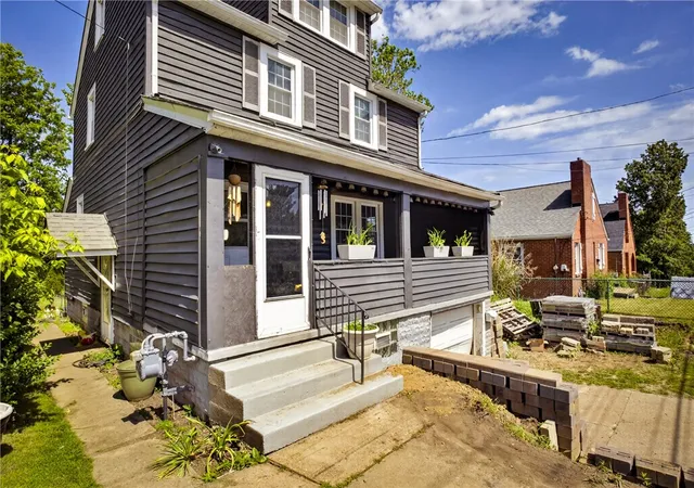 Photo 4 of Single family home for sale at 1345 Washington Pike, Bridgeville, PA 15017 | MLS# 1758672 | Listing updated on 2026-08-27
