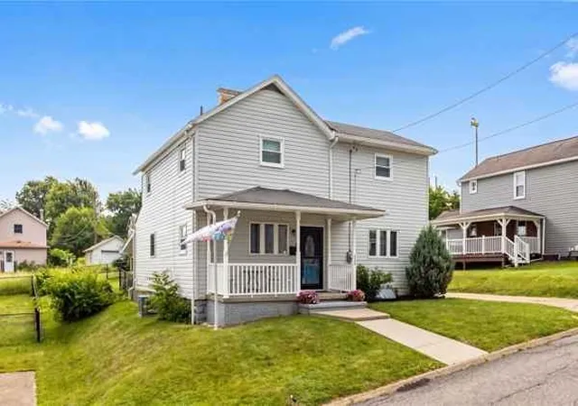 Photo 3 of Single family home for sale at 1017 Linden St, Monaca, PA 15061 | MLS# 1759833 | Listing updated on 2026-08-19