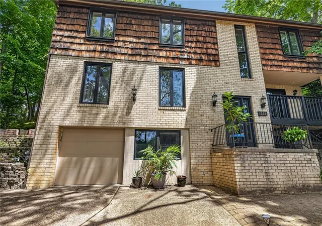 Photo 3 of Single family home for sale at 226 Seminole Dr, Pittsburgh, PA 15228 | MLS# 1760066 | Listing updated on 2026-08-29