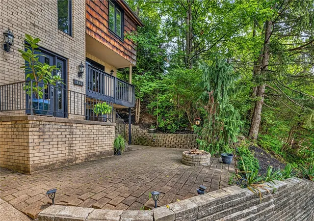 Photo 3 of Single family home for sale at 226 Seminole Dr, Pittsburgh, PA 15228 | MLS# 1760066 | Listing updated on 2026-08-29