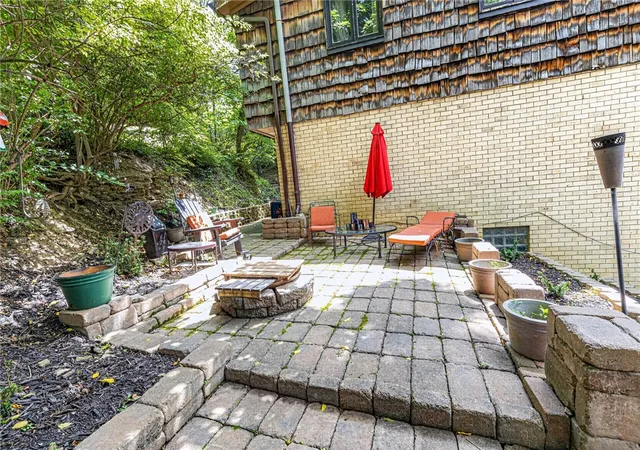 Photo 4 of Single family home for sale at 226 Seminole Dr, Pittsburgh, PA 15228 | MLS# 1760066 | Listing updated on 2026-08-29