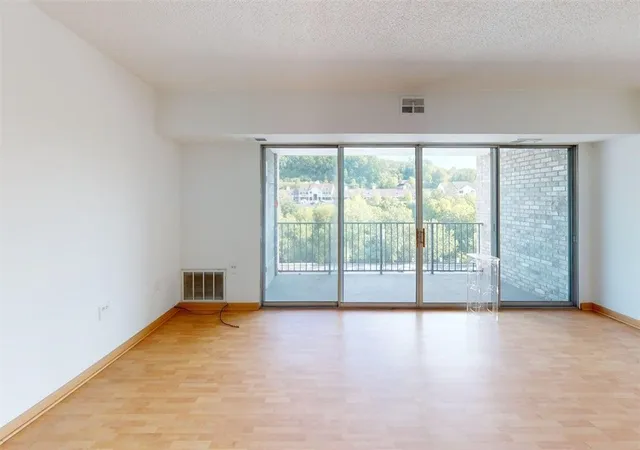 Photo 4 of Condo for sale at 2120 Greentree Rd #102E, Scott Twp, PA 15220 | MLS# 1760167 | Listing updated on 2026-08-25