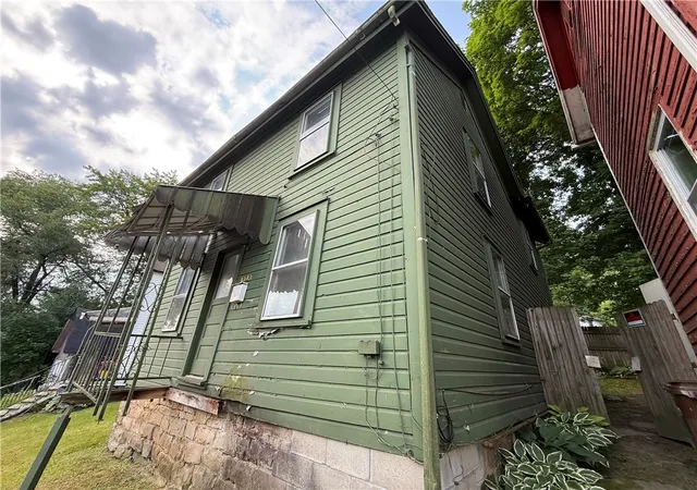 Photo 3 of Single family home for sale at 1343 New St, Franklin, PA 16323 | MLS# 1760169 | Listing updated on 2026-08-29