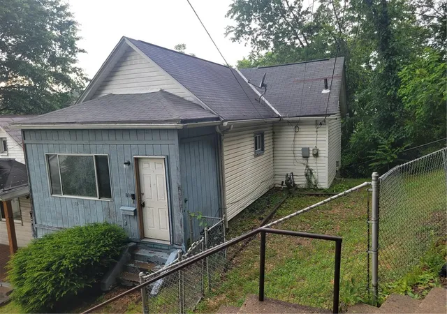 Photo 1 of Single family home for sale at 800 6th Street, Mc Kees Rocks, PA 15136 | MLS# 1760451 | Listing updated on 2026-08-25