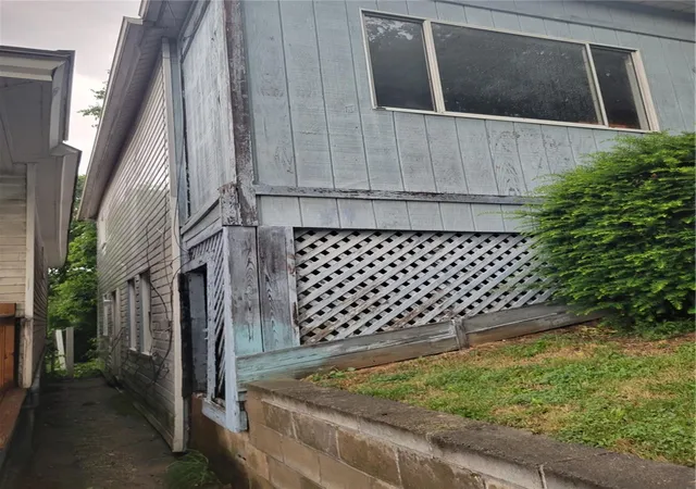 Photo 4 of Single family home for sale at 800 6th Street, Mc Kees Rocks, PA 15136 | MLS# 1760451 | Listing updated on 2026-08-25