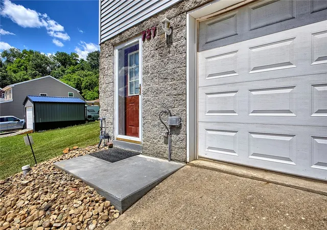 Photo 3 of Sale Pending at 727 Dithridge St, Jeannette, PA 15644 | MLS# 1760478 | Listing updated on 2026-08-27