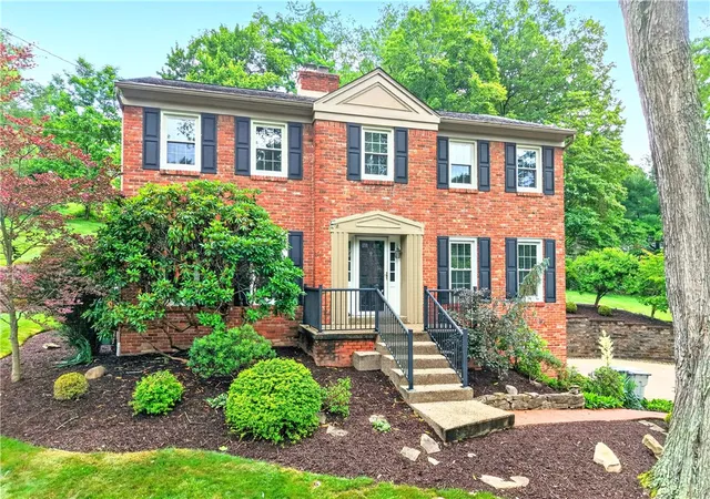 Photo 1 of Single family home for sale at 195 Gateshead Dr, Peters Twp, PA 15317 | MLS# 1760530 | Listing updated on 2026-10-04