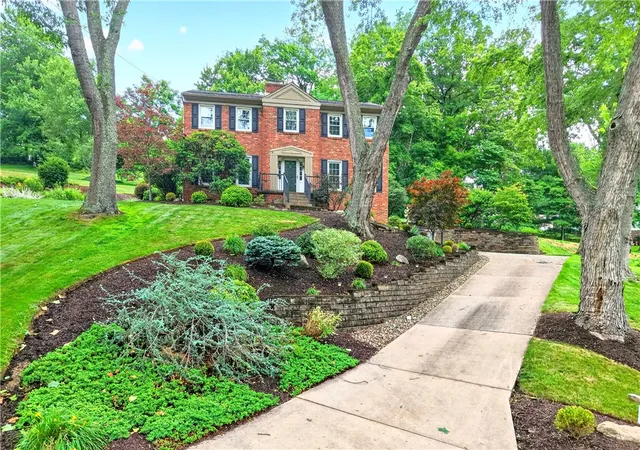 Photo 2 of Single family home for sale at 195 Gateshead Dr, Peters Twp, PA 15317 | MLS# 1760530 | Listing updated on 2026-10-04