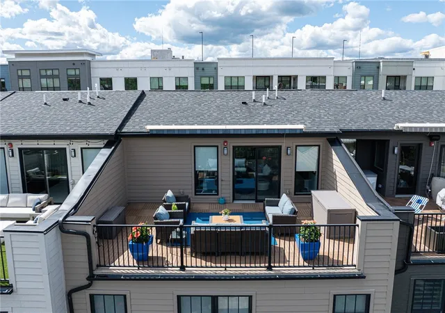 Photo 2 of Townhouse for sale at 1920 Waterfront Pl, Pittsburgh, PA 15222 | MLS# 1760176 | Listing updated on 2026-08-17