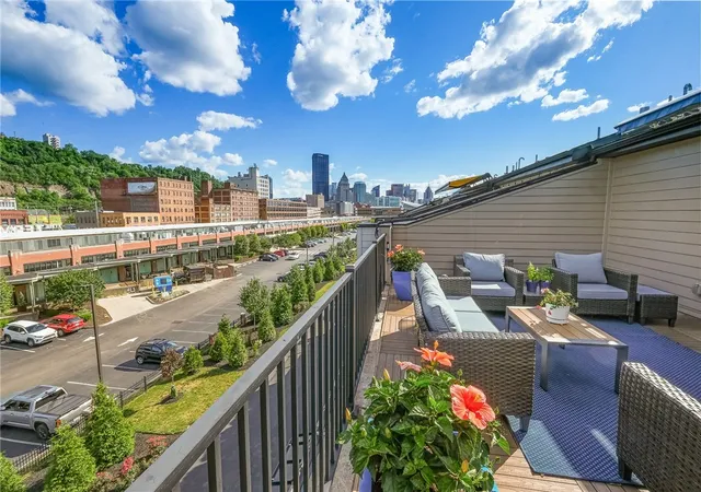 Photo 3 of Townhouse for sale at 1920 Waterfront Pl, Pittsburgh, PA 15222 | MLS# 1760176 | Listing updated on 2026-08-17