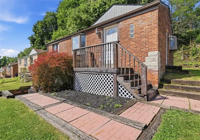 Photo 3 of Single family home for sale at 626 Perrilyn St, Brookline, PA 15226 | MLS# 1760626 | Listing updated on 2026-08-24