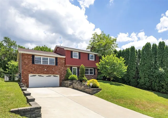 Photo 2 of Single family home for sale at 668 Edward Dr, Carnegie, PA 15106 | MLS# 1760155 | Listing updated on 2026-08-17
