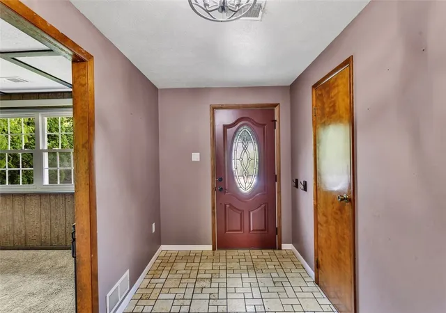 Photo 5 of Single family home for sale at 668 Edward Dr, Carnegie, PA 15106 | MLS# 1760155 | Listing updated on 2026-08-17