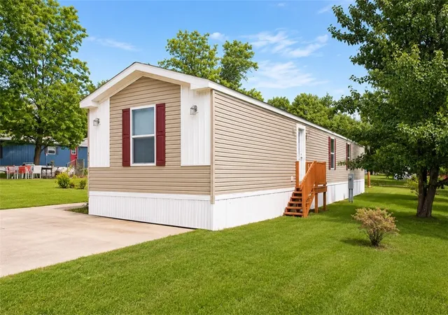 Photo 3 of Manufactured home for sale at 211 N Boyd Dr, Sarver, PA 16055 | MLS# 1760839 | Listing updated on 2026-08-17