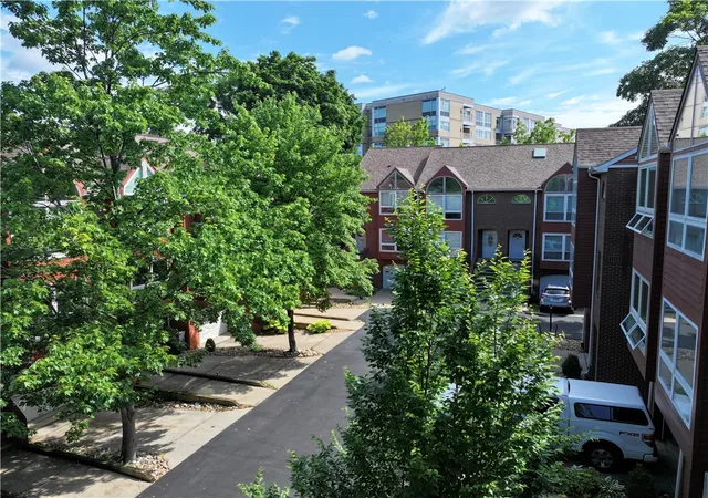 Photo 2 of Townhouse for sale at 9 Graham Pl, Pittsburgh, PA 15232 | MLS# 1760894 | Listing updated on 2026-08-30