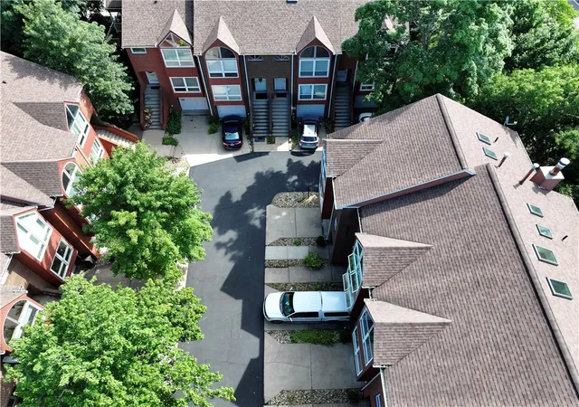 Photo 3 of Townhouse for sale at 9 Graham Pl, Pittsburgh, PA 15232 | MLS# 1760894 | Listing updated on 2026-08-30