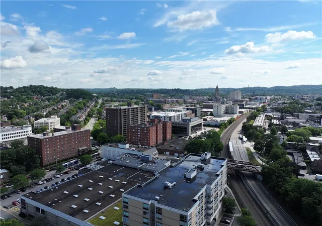 Photo 4 of Townhouse for sale at 9 Graham Pl, Pittsburgh, PA 15232 | MLS# 1760894 | Listing updated on 2026-08-30