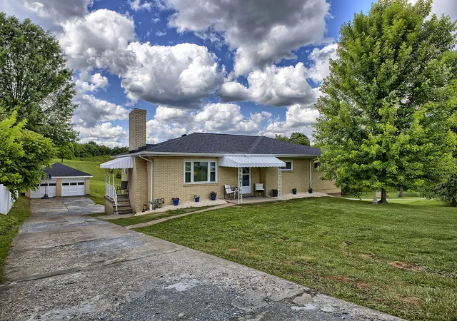 Photo 3 of Single family home for sale at 4373 State Rte 136, Greensburg, PA 15601 | MLS# 1760978 | Listing updated on 2026-08-27