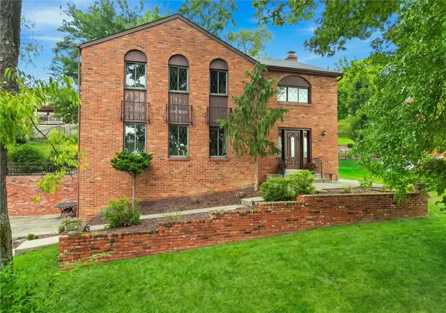Photo 1 of Single family home for sale at 1648 Queens Dr, South Park, PA 15129 | MLS# 1761061 | Listing updated on 2026-08-25