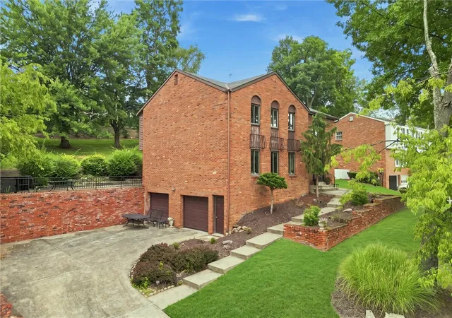 Photo 3 of Single family home for sale at 1648 Queens Dr, South Park, PA 15129 | MLS# 1761061 | Listing updated on 2026-08-25