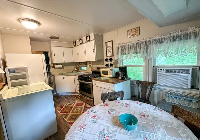 Photo 3 of Single family home for sale at 129 Old Farm Ln, East Brady, PA 16028 | MLS# 1761187 | Listing updated on 2026-08-26