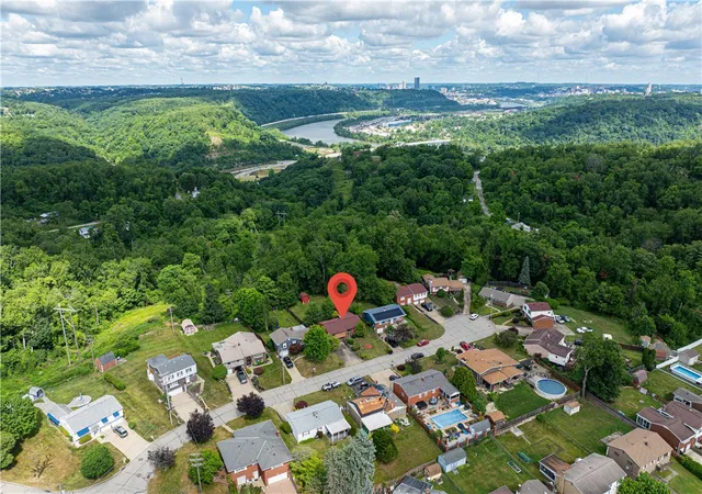 Photo 5 of Sale Pending at 125 Homeridge Ln, Homestead, PA 15120 | MLS# 1761292 | Listing updated on 2026-08-21