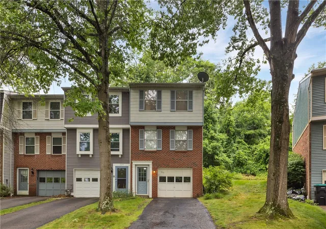 Townhouse for sale at 531 Winesap Dr, Bridgeville, PA 15017 | MLS# 1761073