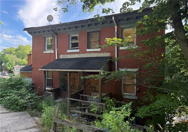 Photo 3 of Multi family home for sale at 600 Oakwood St, Pittsburgh, PA 15208 | MLS# 1761189 | Listing updated on 2026-08-27