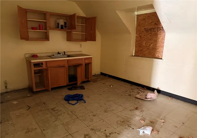 Photo 4 of Multi family home for sale at 600 Oakwood St, Pittsburgh, PA 15208 | MLS# 1761189 | Listing updated on 2026-08-27