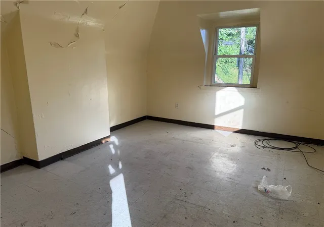 Listing Photo 2 - Condo for sale in building located at 600 Oakwood St, Pittsburgh, PA 15208 - Unit #