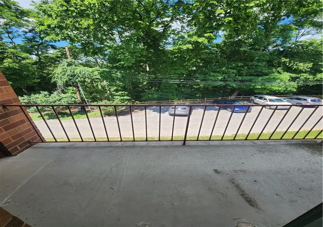 Listing Photo 2 - Condo for sale in building located at 3 Hiland Vly Dr, Pittsburgh, PA 15229 - Unit #306