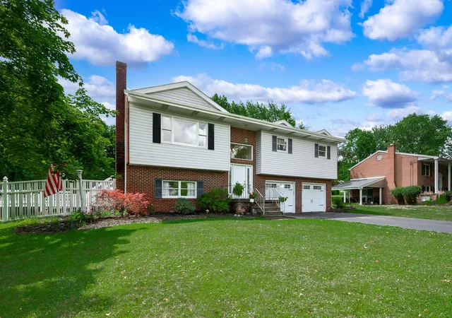 Photo 2 of Single family home for sale at 109 Kimberly Dr, Sarver, PA 16055 | MLS# 1761811 | Listing updated on 2026-08-28