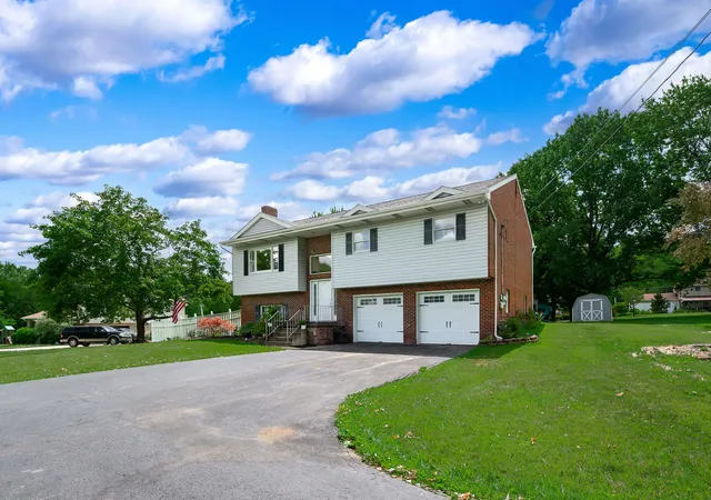 Photo 3 of Single family home for sale at 109 Kimberly Dr, Sarver, PA 16055 | MLS# 1761811 | Listing updated on 2026-08-28