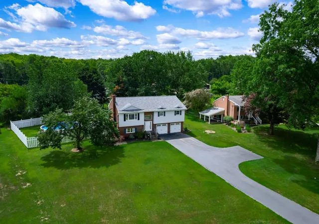 Photo 3 of Single family home for sale at 109 Kimberly Dr, Sarver, PA 16055 | MLS# 1761811 | Listing updated on 2026-08-28