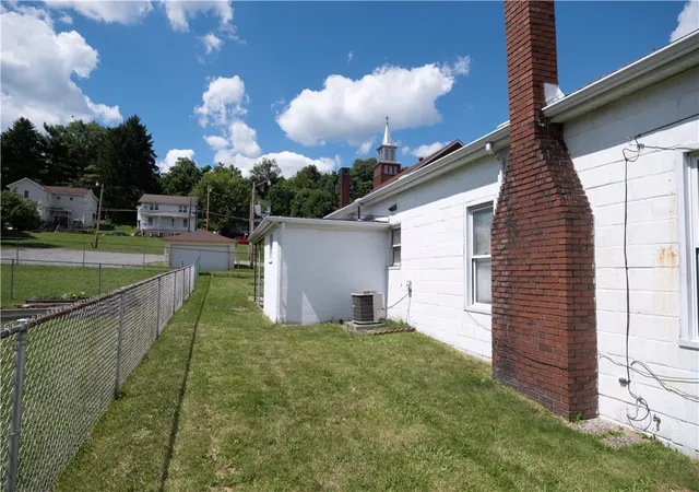 Photo 2 of Single family home for sale at 123 Smith St, Canonsburg, PA 15317 | MLS# 1761523 | Listing updated on 2026-09-22